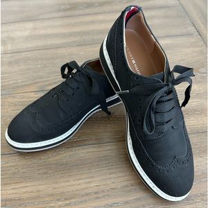 Tommy Hilfiger black “suede” sneakers size 7